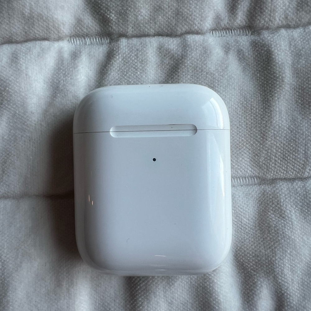 Apple Airpods 2nd generation with charging case - Picture 4 of 9